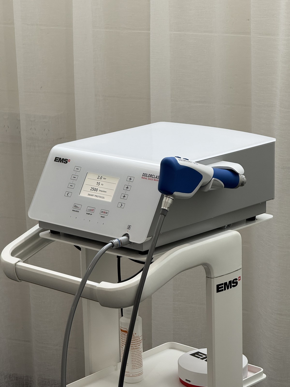 The clinic’s EMS DolorClast radial shockwave device and handpiece